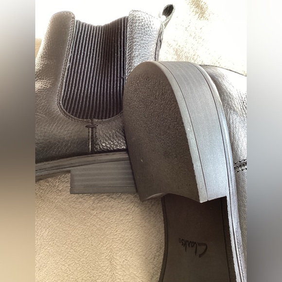 Clarks Classic Black Leather Ladies Boots - Picture 14 of 16